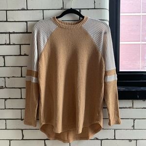 AMERICAN EAGLE NWOT Soft and Sexy Plush Waffle Thermal White And Camel Size S